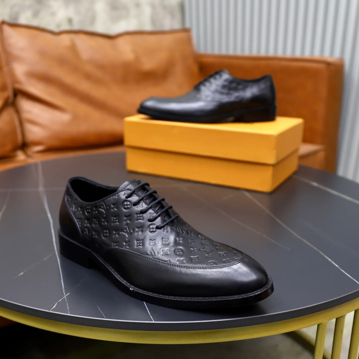 Men's shoes: 280🙅‍♂️🙅‍♂️🙅‍♂️Niuli Brand: LV Louis Vuitton Size: 39-44 (38, 45, 46 can be customized) Level: Counter classic Material: Original soft cowhide upper Comfortable cowhide lining Original lightweight outsole Style category: Formal business casual driving leather shoes Color: Color of the actual picture